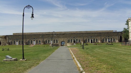 fort adams tour