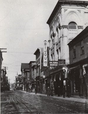 bijou theater newport ri